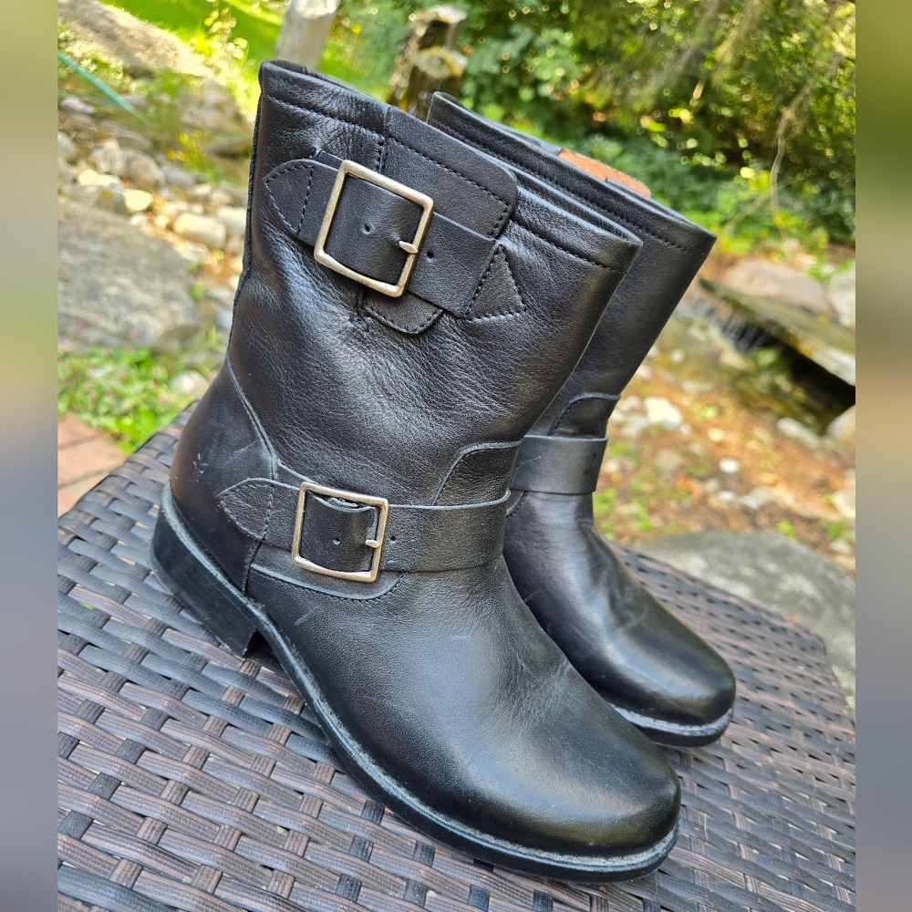 Frye Black Leather Vicky Engineer Buckle Boots EUC Size 7.5